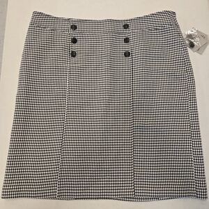 Kasper Classic Black and White Houndstooth Skirt